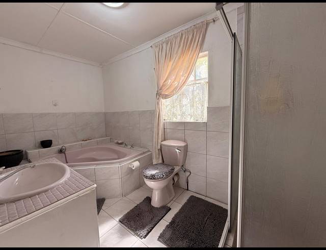 3 BEDROOM FREESTANDING FOR SALE IN SIGNAL HILL